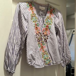 Like new, nautical cropped shirt with beautiful embroidery. Puffed sleeves.